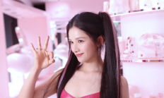 张婧仪粉色皮裙：绽放少女感十足的青春魅力